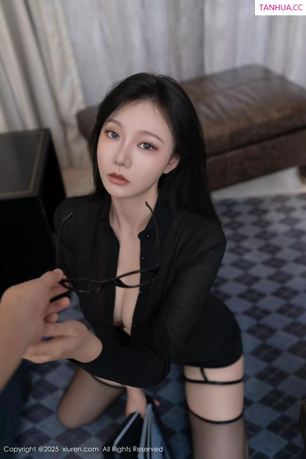 安然Maleah  [XiuRen]高清写真图 2025.03.11 No.9999 安然anran 美腿黑丝第23张图片